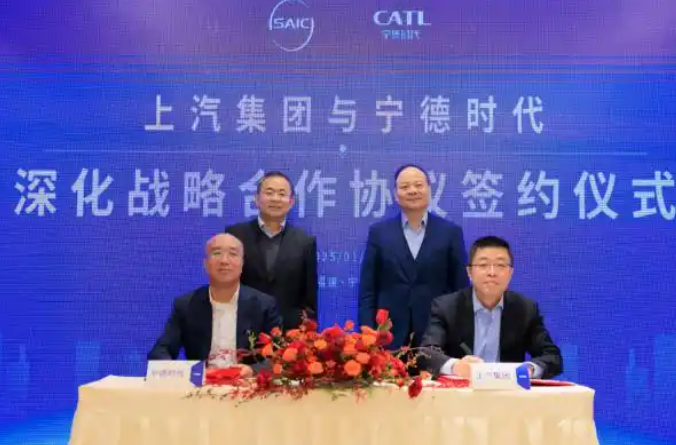 上汽集團與寧德時代簽署深化戰略合作，將聯合開發動力電池產品